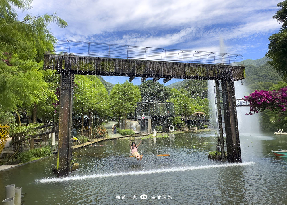 宜蘭景點，鳳梨屋水上莊園-超美水簾鞦韆