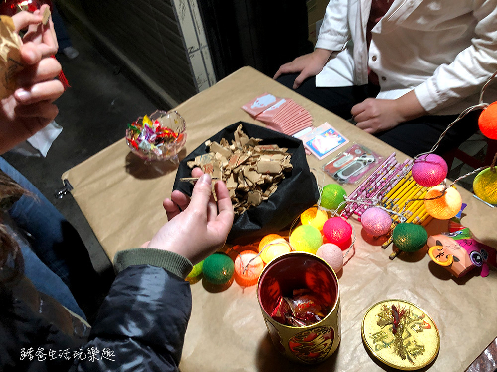 “社子島夜弄土地公”/