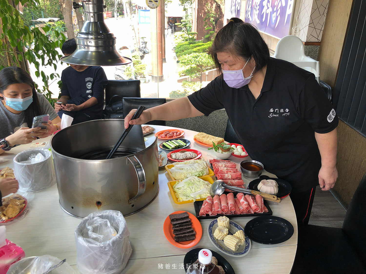 “新莊美食-雅香石頭火鍋”/