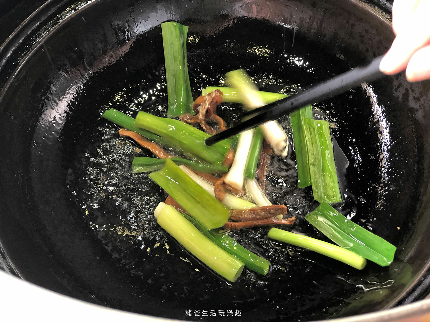 “新莊美食-雅香石頭火鍋”/