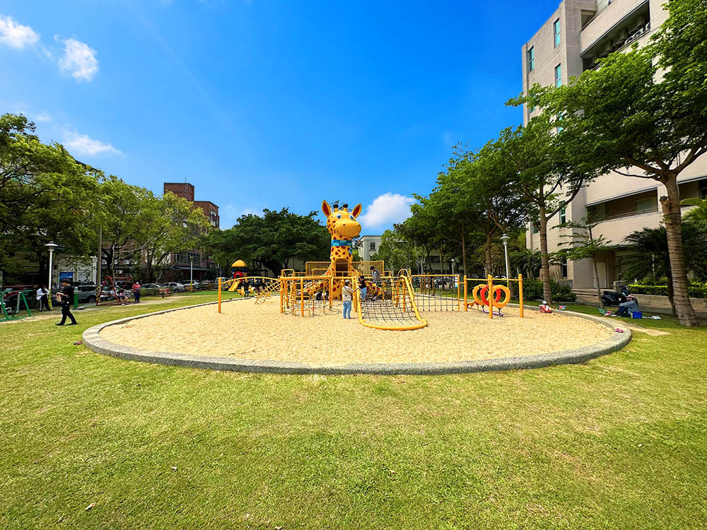 “花蓮長頸鹿公園”/